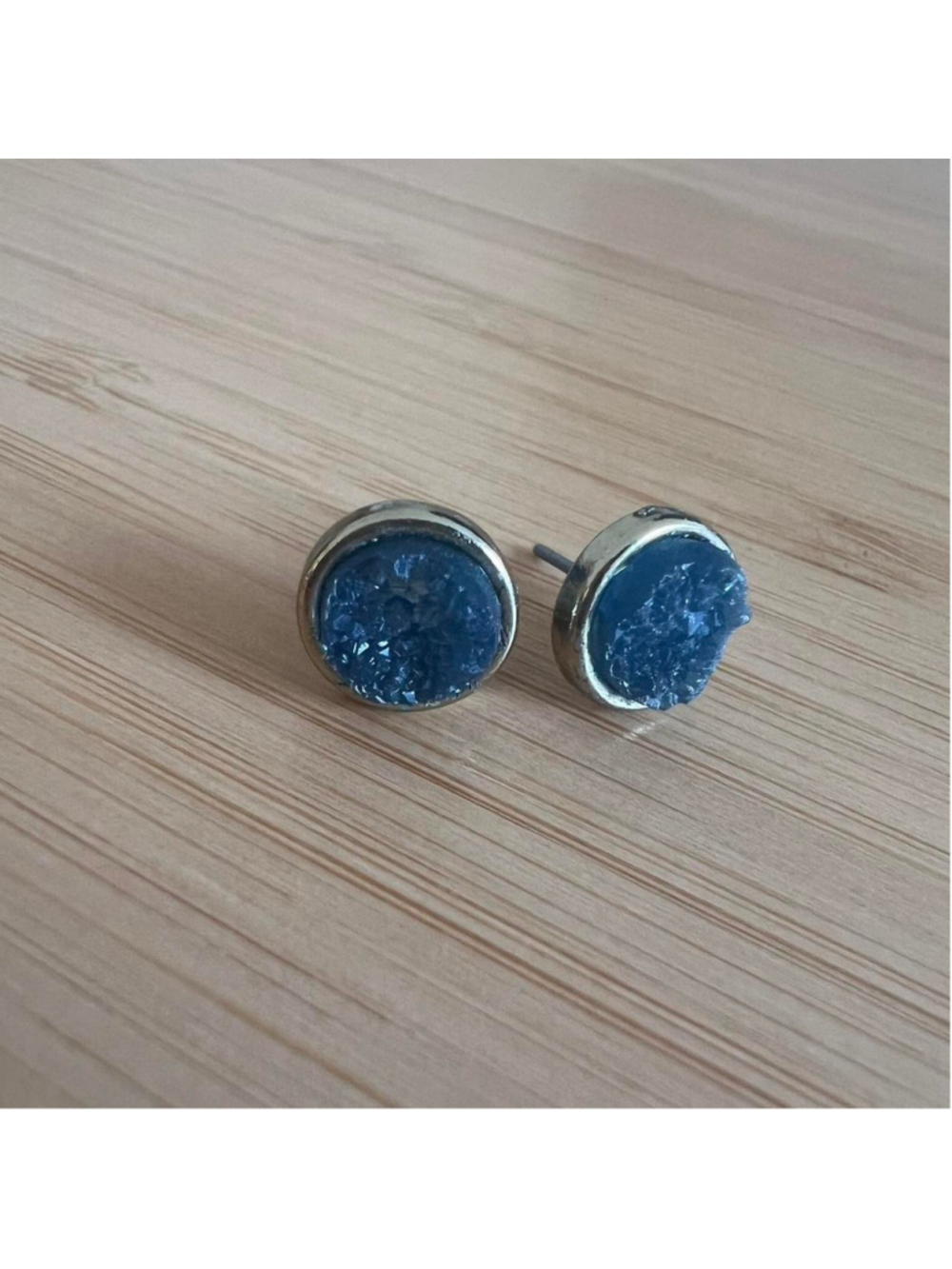 Vintage-looking gold stud earrings with blue crystal